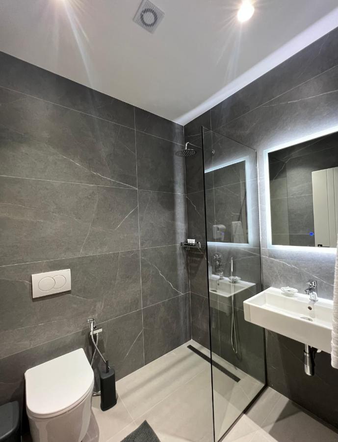 Astoria Rooms ساراندا المظهر الخارجي الصورة