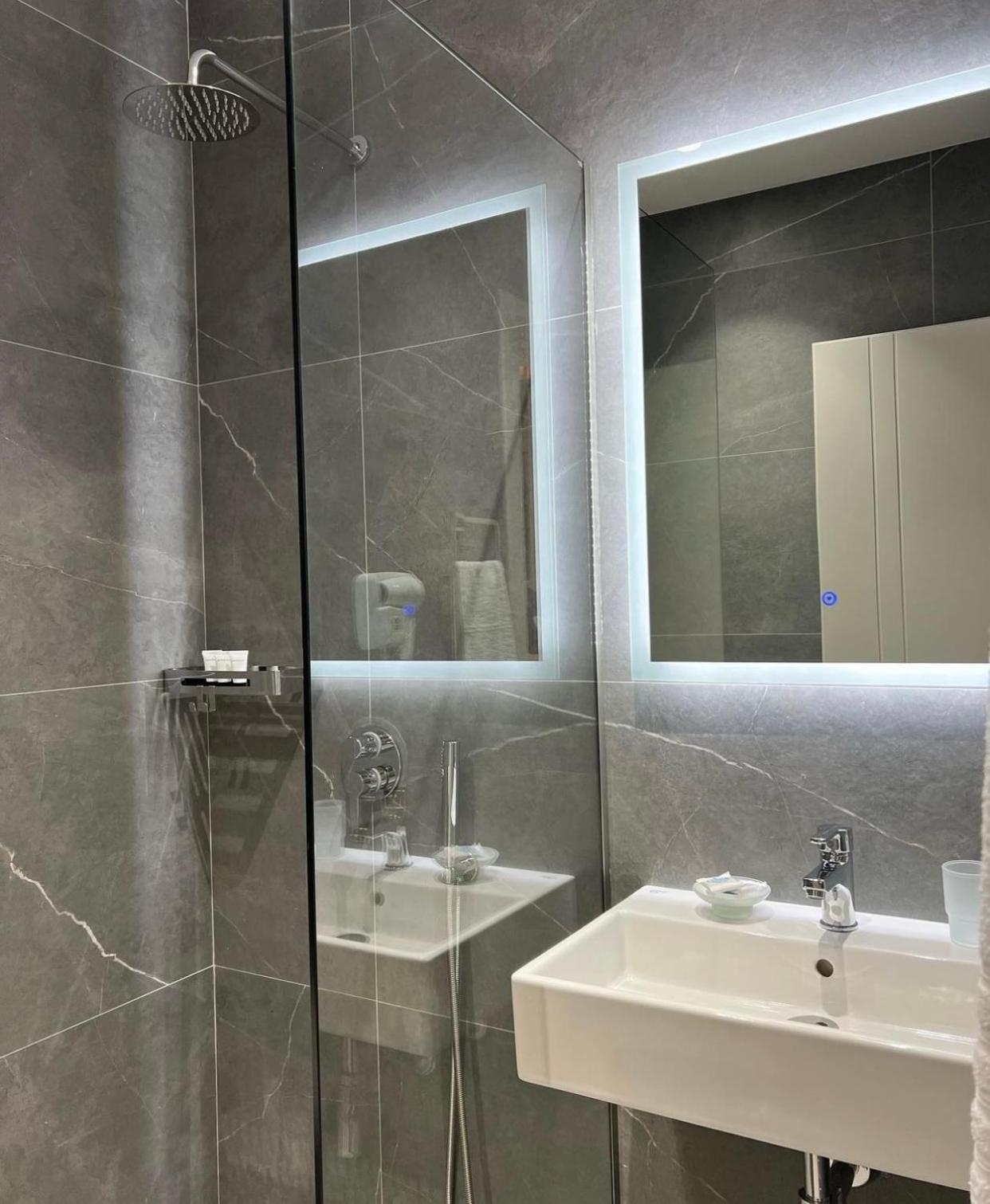 Astoria Rooms ساراندا المظهر الخارجي الصورة